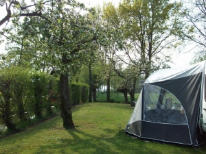 Boerderijcamping Leerdam, kleine camping ter leede. 